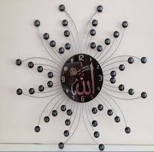 Allah yazılı duvar süsleri.